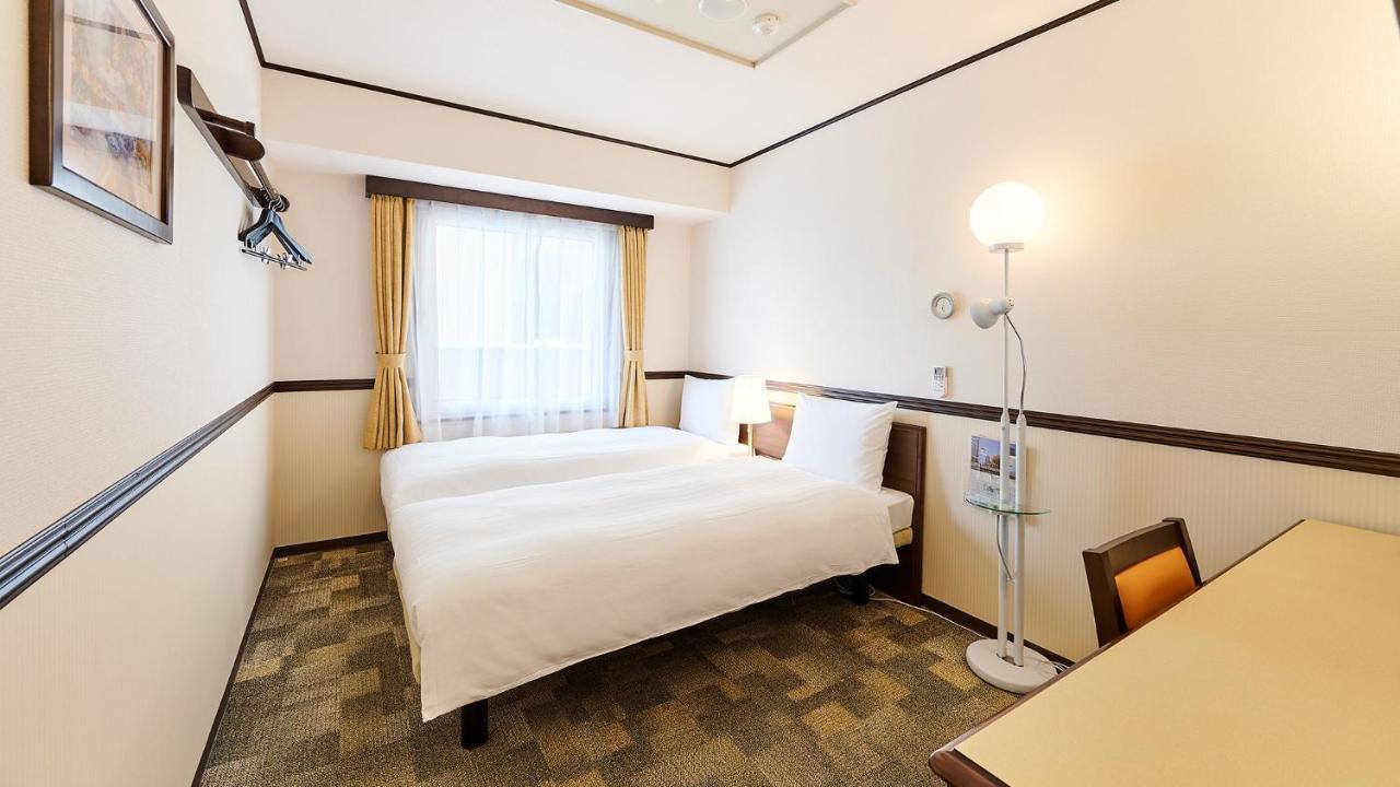 Toyoko Inn Kashiwa Eki Nishi Guchi Exterior photo