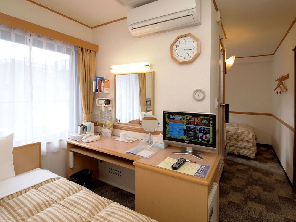 Toyoko Inn Kashiwa Eki Nishi Guchi Exterior photo