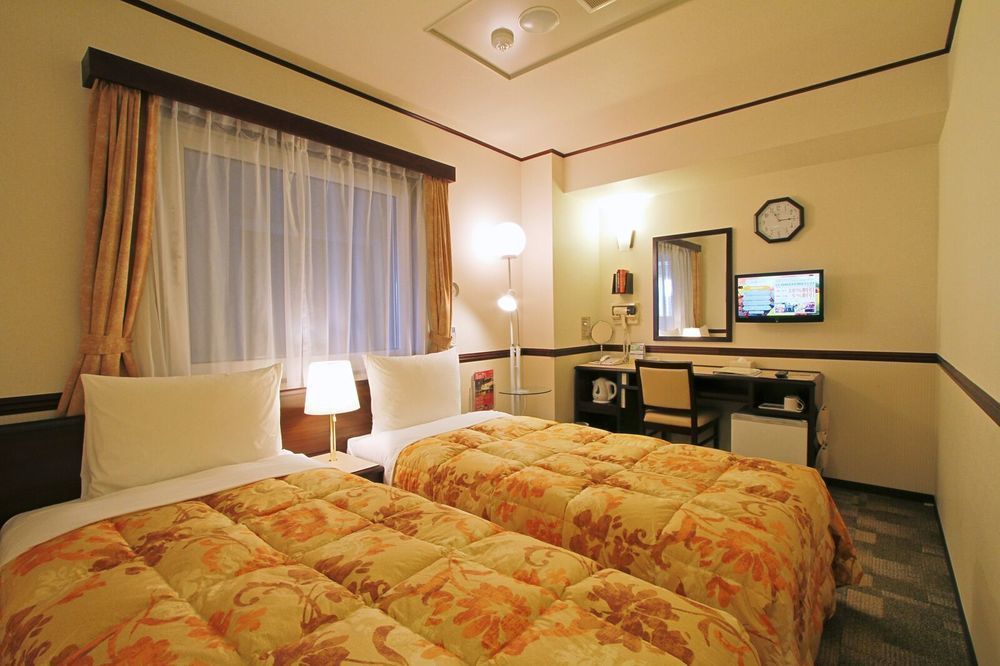 Toyoko Inn Kashiwa Eki Nishi Guchi Exterior photo
