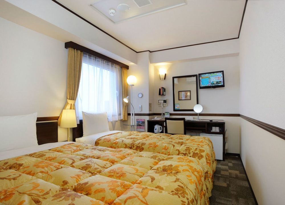 Toyoko Inn Kashiwa Eki Nishi Guchi Exterior photo